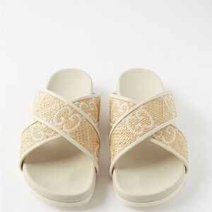 Brand new. Never worn Gucci slide/slippers